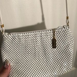 💥VINTAGE WHITING AND DAVIS INTERNATIONAL METAL WHITE CROSSBODY PURSE CLUTCH